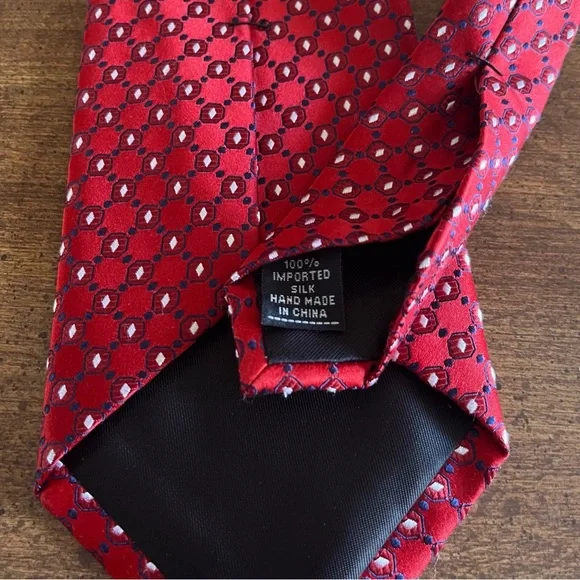 Red and White Croft & Barrow Men’s Foulard Tie - Picture 4 of 5